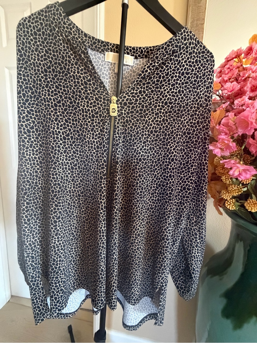 Women’s Black and White Zip-Front Printed Blouse